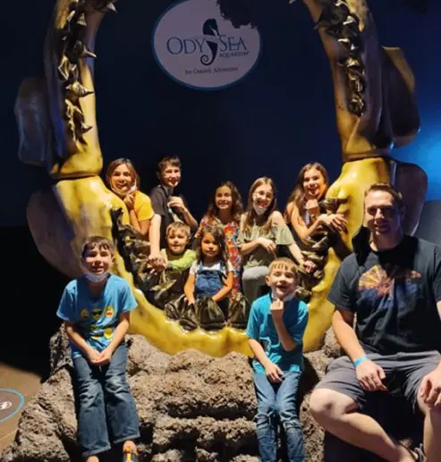 A day at Colearn Academy Arizona includes flexible, customized learning options like live and interactive clubs and classes, field trips, and community service projects